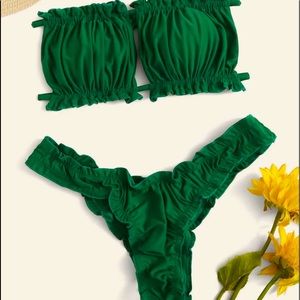 (NWOT) Ruched lettuce trim bandeau bikini swimsuit